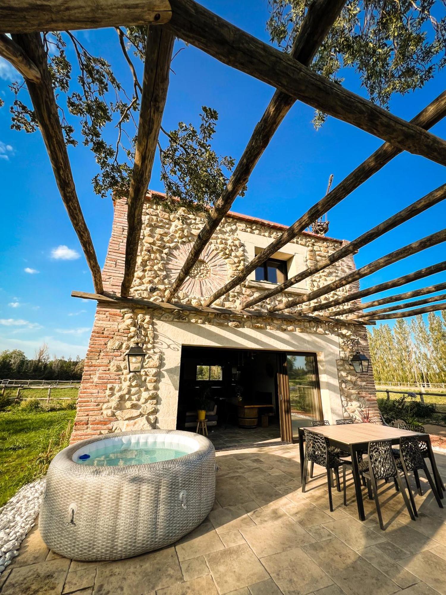 Au Milieu Des Vignes Hotel Thuir Exterior photo